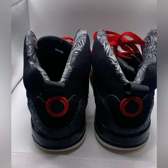 Size 5Y Jordan Spizike - Picture 3 of 3